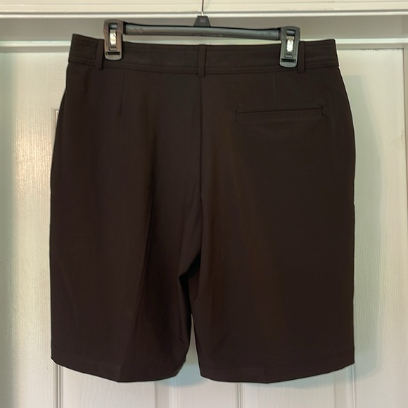 Tommy Armour - dark brown Bermuda style golf shorts - deep pockets - size 10 - Picture 2 of 5